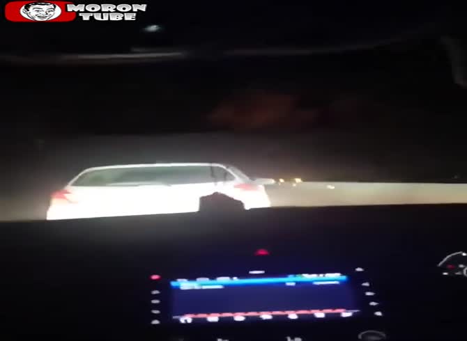 Video :Driving recklessly - a high-speed collision is caused by a hit-and-run motorist